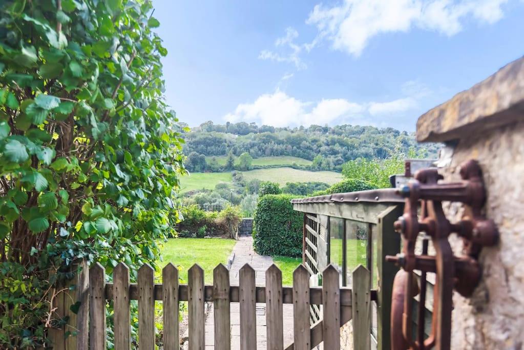 B&B Stroud - Gorgeous Cotswold 3 storey cottage - Bed and Breakfast Stroud