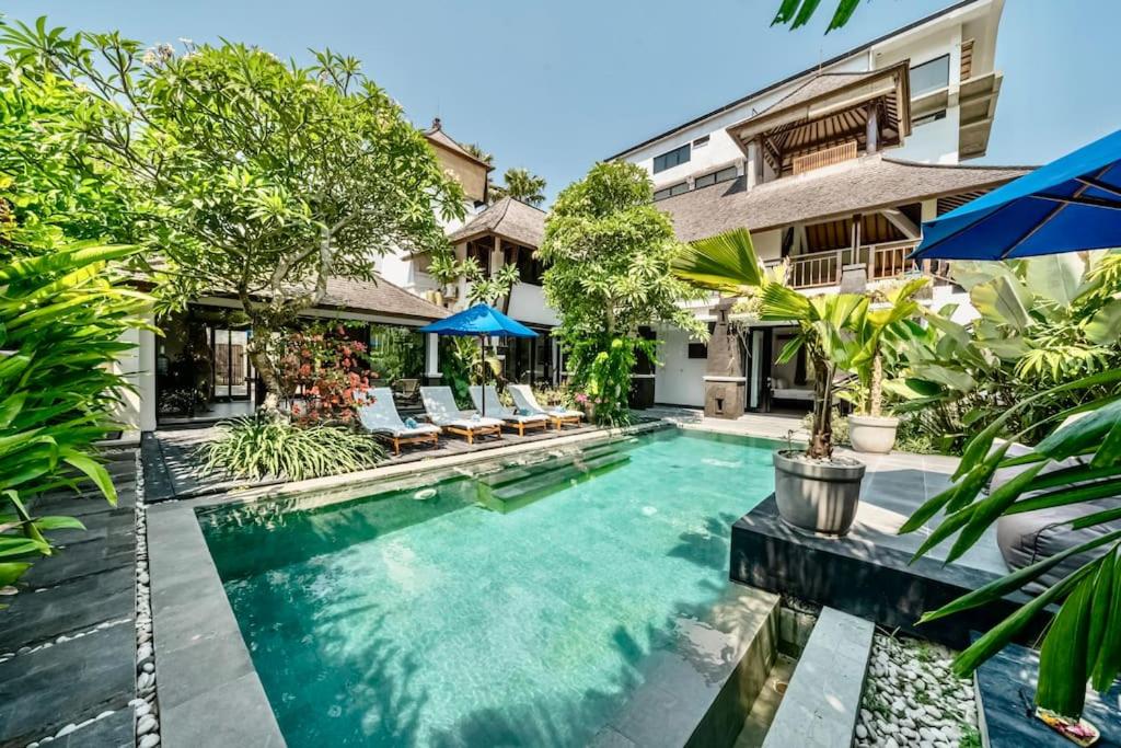 Lovely 5BR-Villa by Rock-STR at the heart of Canggu just 5min walk to the beach - Ferienwohnung Canggu