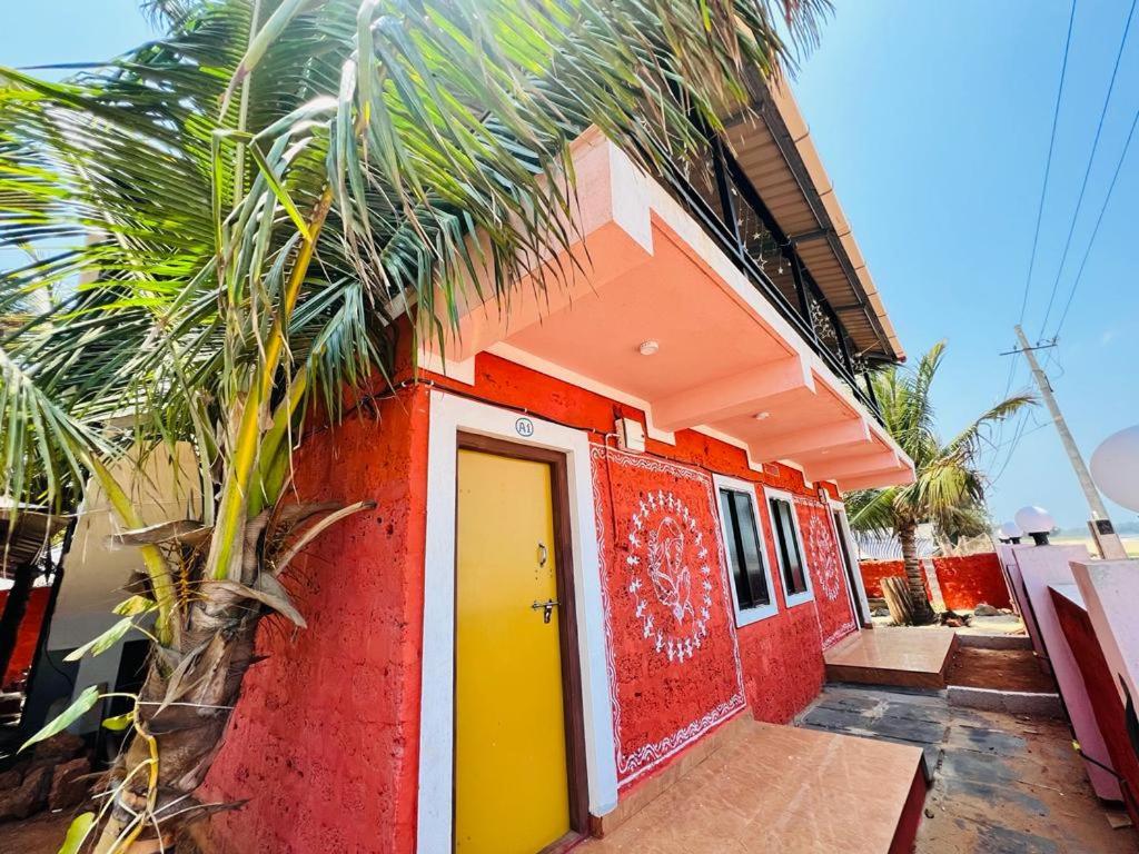 B&B Karwar - Blue Horizon Beach Restaurant and Homestay - Bed and Breakfast Karwar