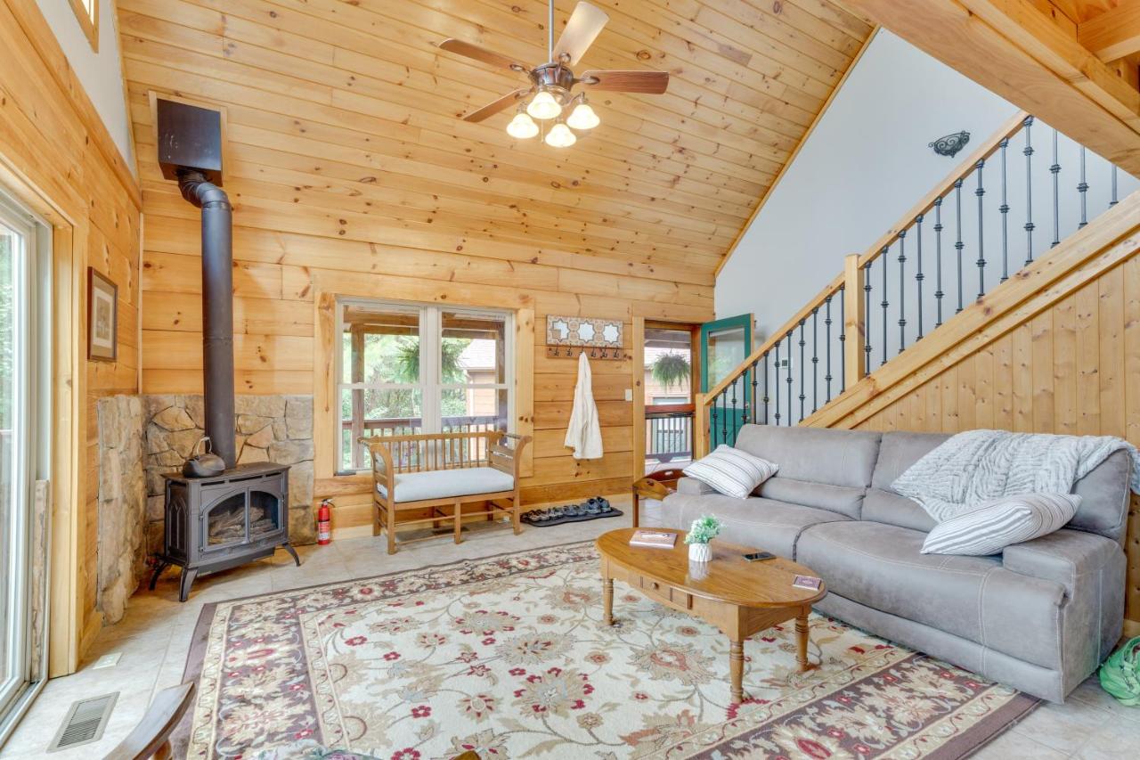 Serene Cabin with Deck and Fire Pit in Blue Ridge Mtns - B&B Bostic