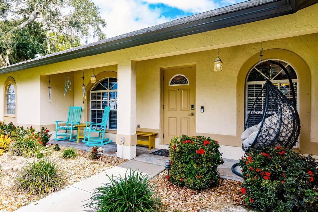 B&B Nokomis - Sunny Oasis Getaway -Heated Pool-Mini Golf-Near Beach - Bed and Breakfast Nokomis