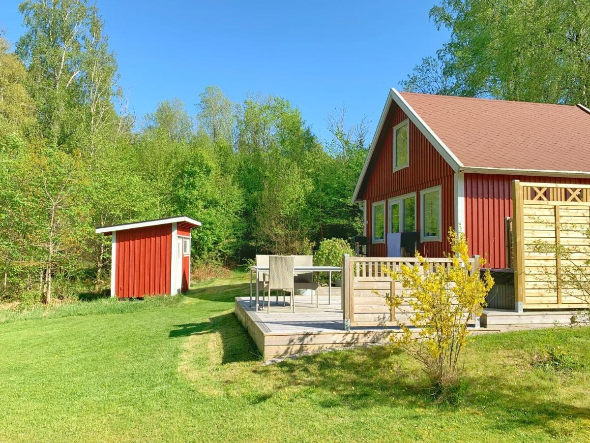 The Blomsholm Cabin - Recharge Your Electric Car - B&B Strömstad