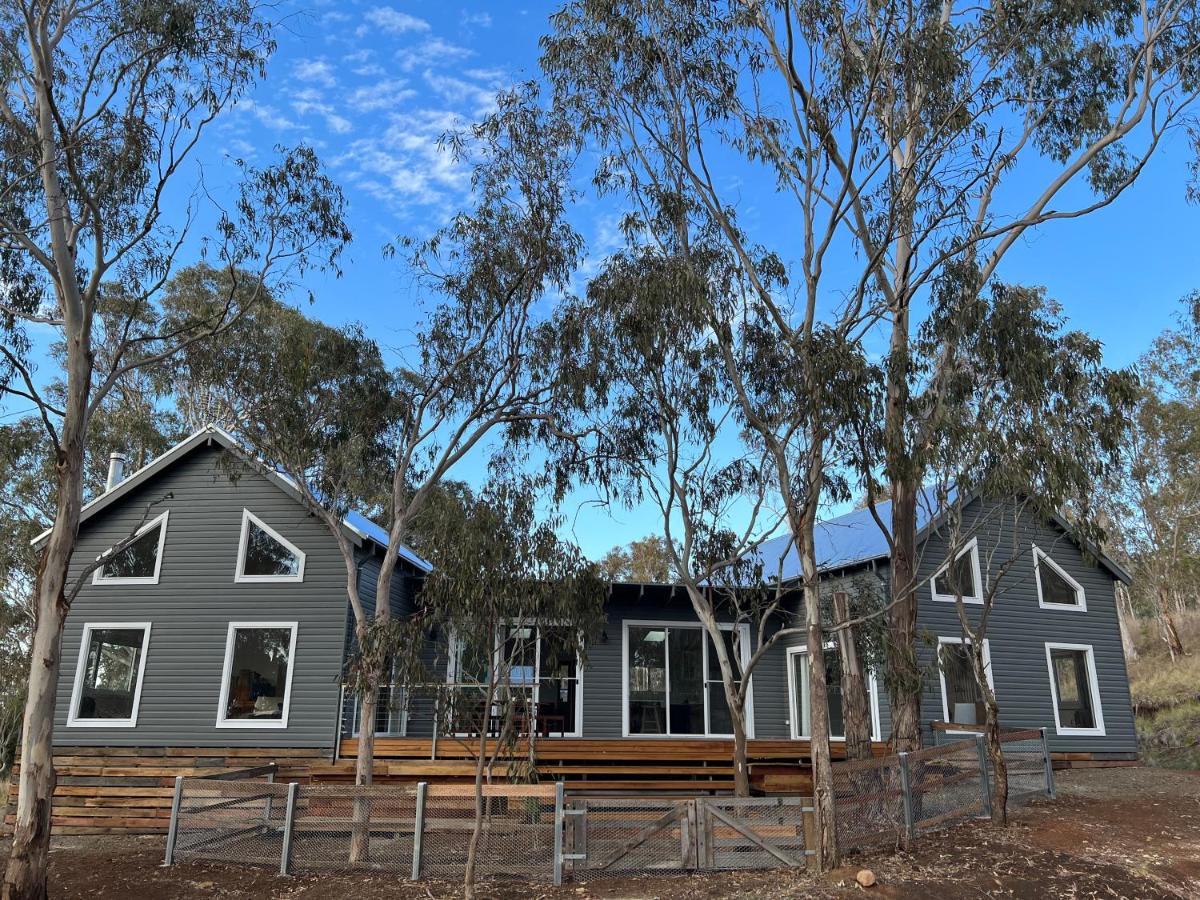Summit House Armidale - 2 or 4 Bedrooms - B&B