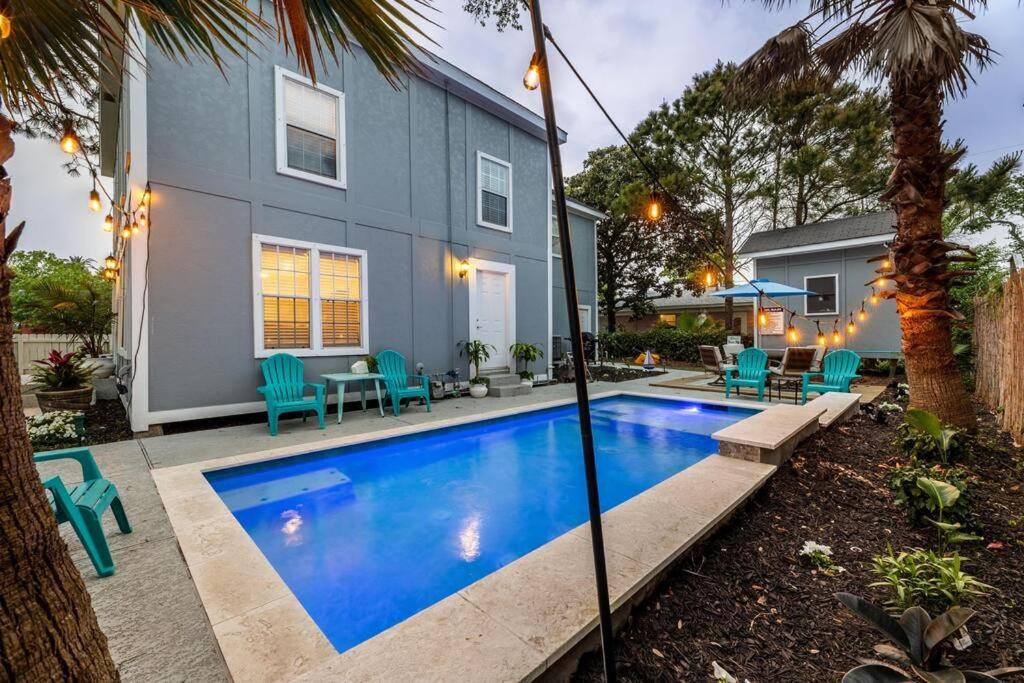5/3 with a heated pool 2 min from beach, updated - B&B