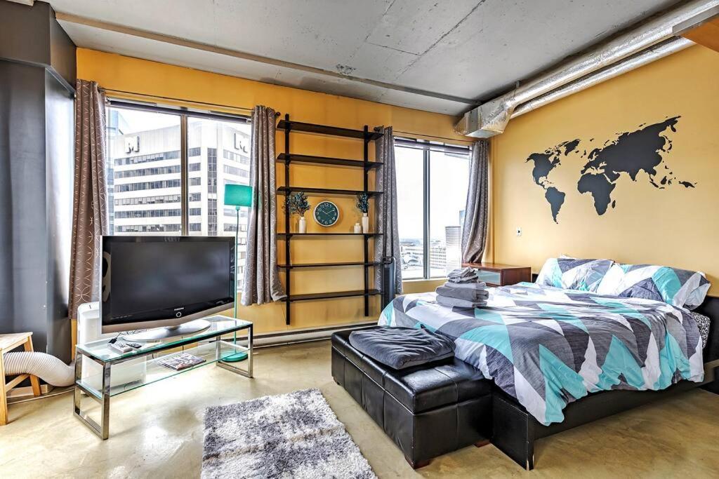 B&B Edmonton - Industrial-Style Cityscape 1 Bedroom Loft - Bed and Breakfast Edmonton