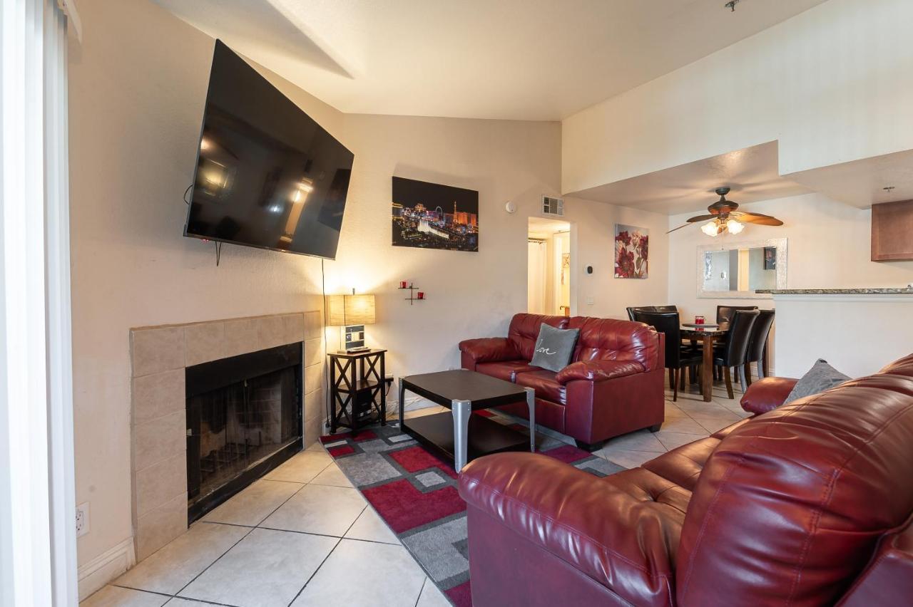 B&B Las Vegas - Stylish, Cozy 2BR,2BA Condo near Rio, Vegas Luxury - Bed and Breakfast Las Vegas