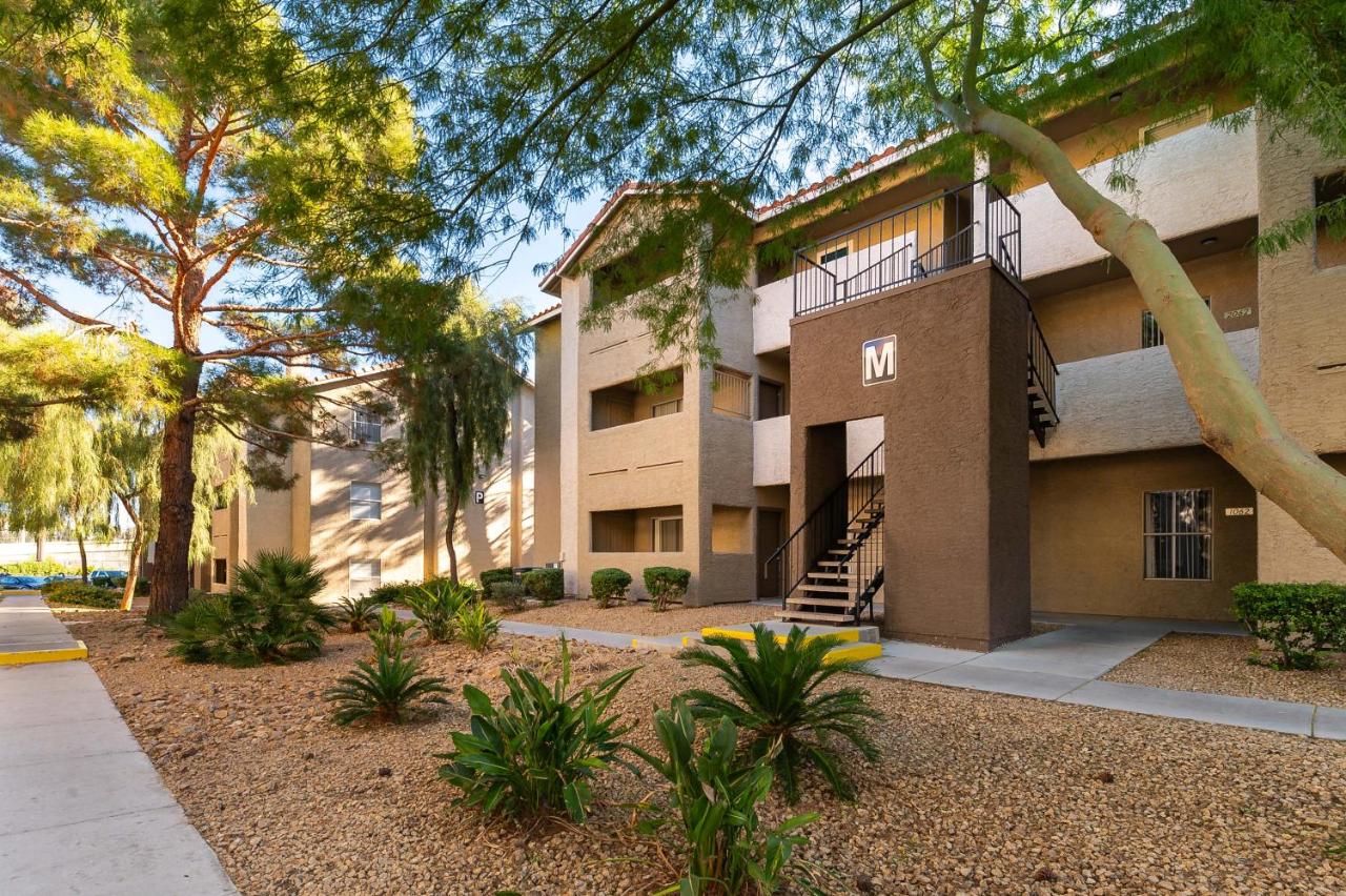Stylish, Cozy 2BR,2BA Condo near Rio, Vegas Luxury - Bed and Breakfast