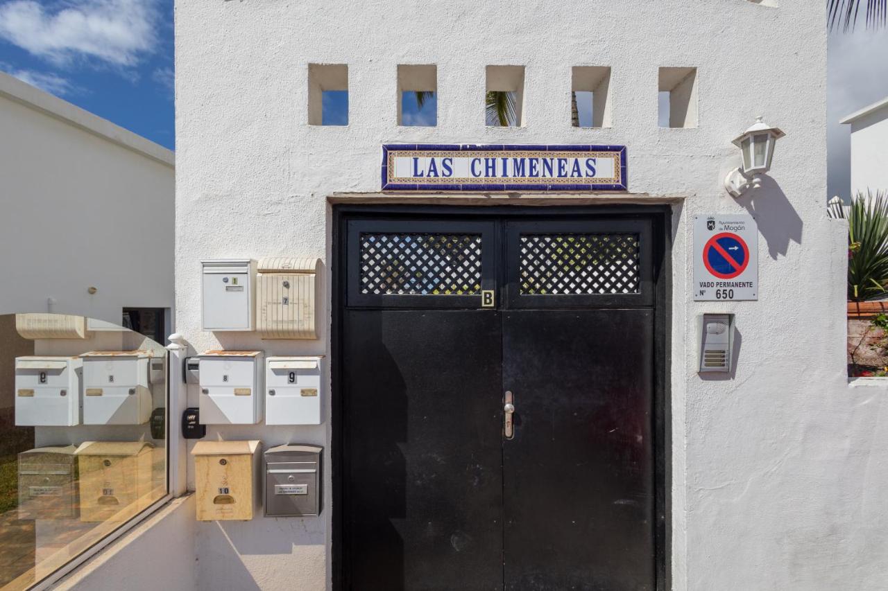 3BR House - Parking - Pool - 15 min walk to Beach - B&B