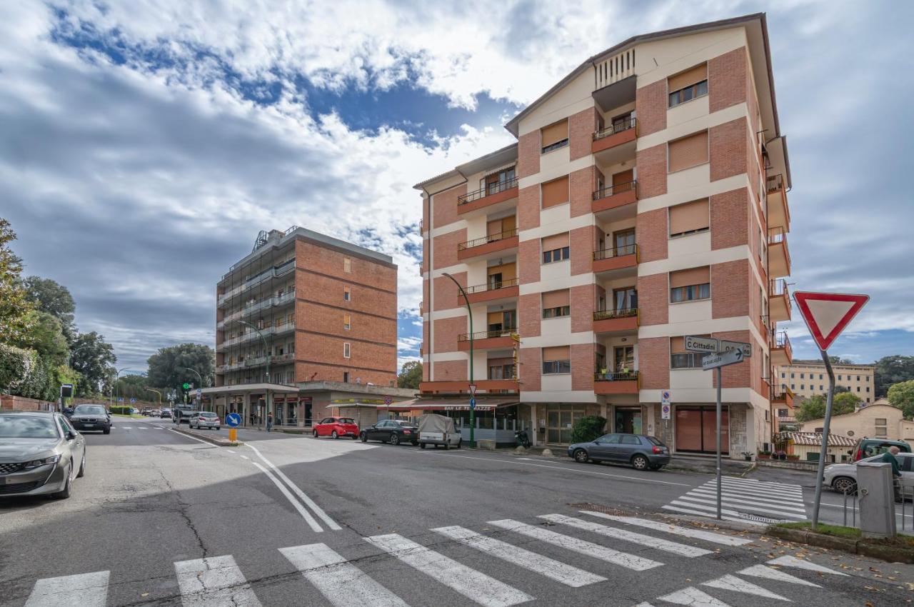 Comfy Flat Steps Away from Siena Station! - B&B