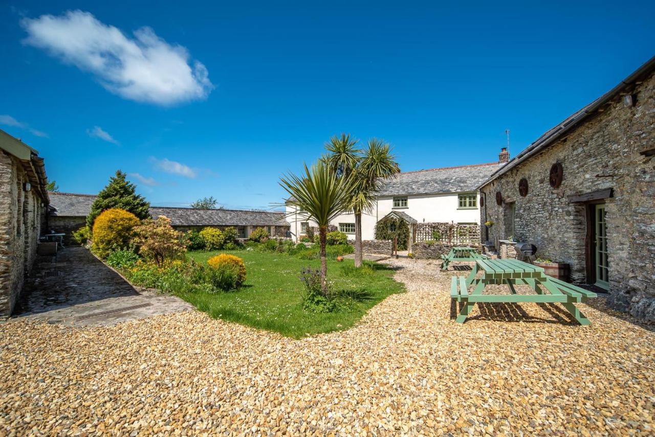 Higher Mullacott Farmhouse - Bed and Breakfast