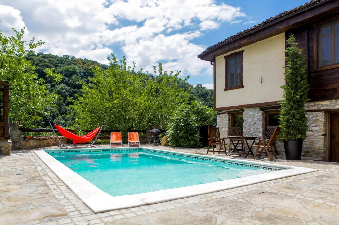 B&B Veliko Tărnovo - Veliko Tarnovo Villa Lora - Bed and Breakfast Veliko Tărnovo