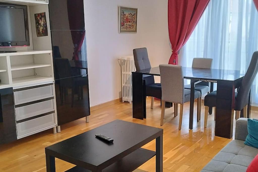 Poissy Appartement 2 chambres - Bed and Breakfast Poissy