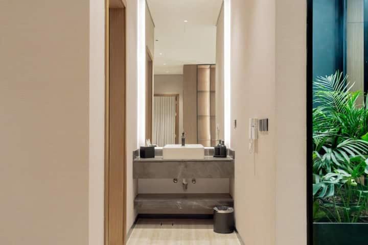 Apartment with Shower