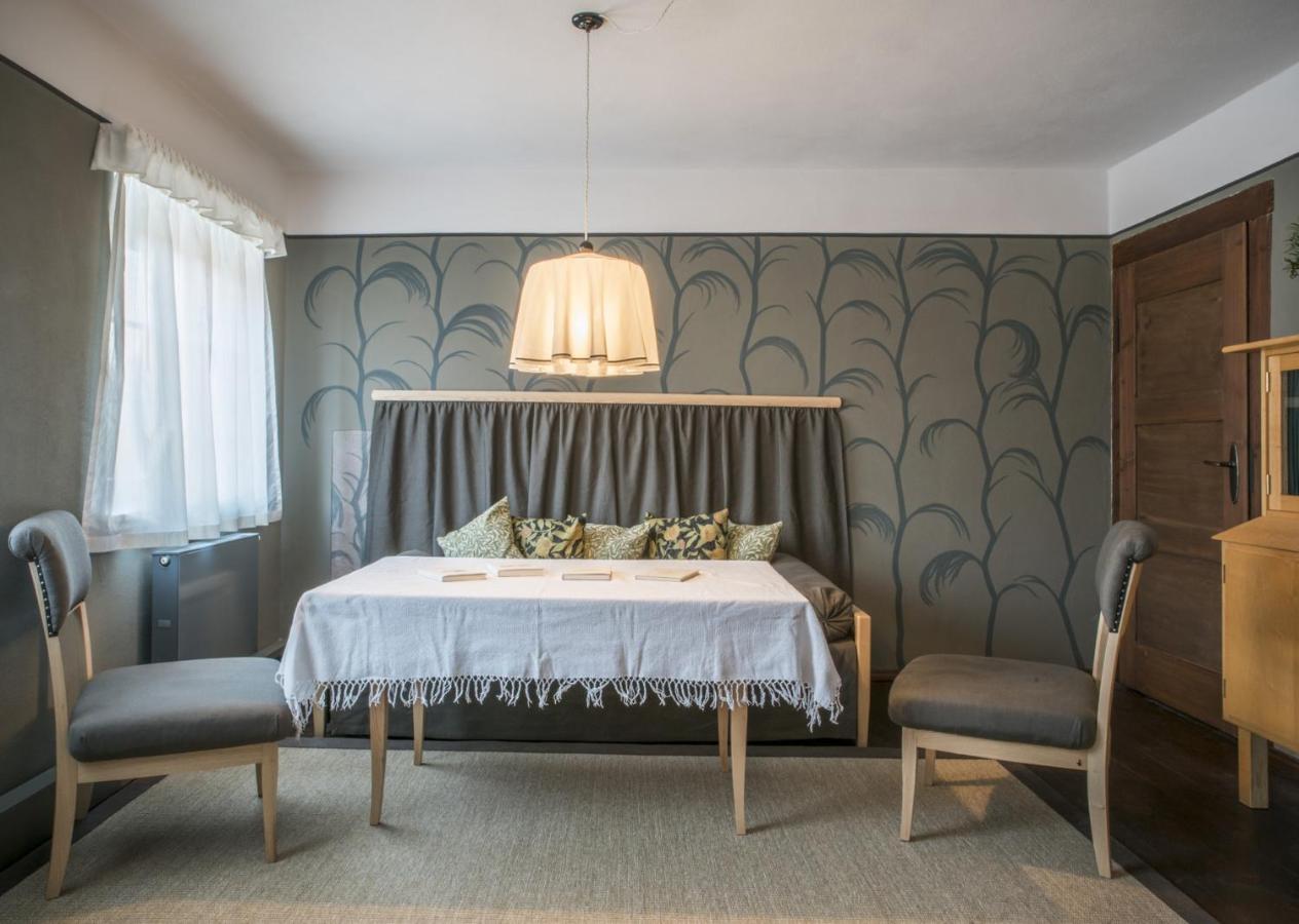 Pößnecker Werkstätten -Tessenow Wohnung - Bed and Breakfast Pößneck