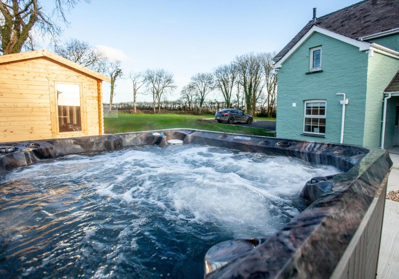 Rhos y Gadair - an incredible farmhouse by the sea - Chambres d'hôtes Aberporth