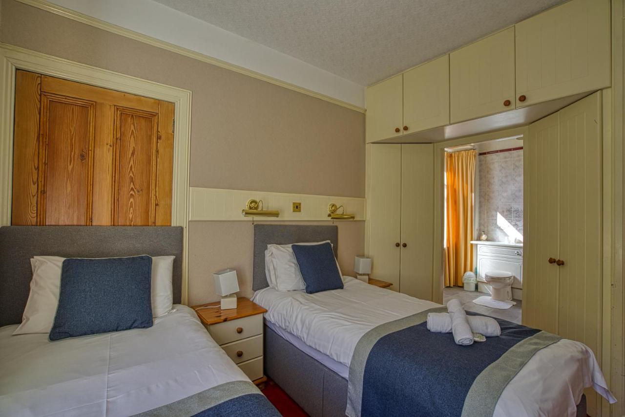 Twin Room with Private Bathroom