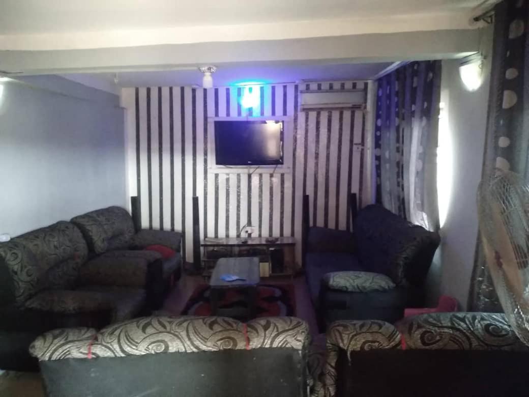 B&B Ibadan - Two bedroom Home at Gbagi, New Ife Road, Ibadan @ Igbekele Oluwa House, 3 Zone A, Opeyemi Street, New Gbagi Market, New Ife Road, Gbagi, Ibadan, Oyo State - Bed and Breakfast Ibadan