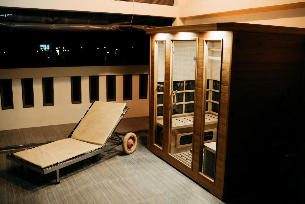 Billiards And Karaoke, Free Pickup - B&B