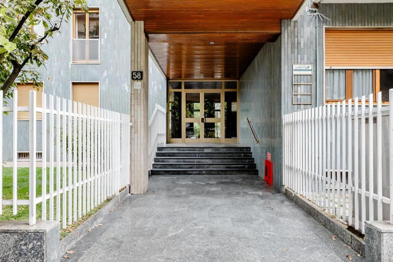 Giro 58, 2 bedroom Apartament, close to San Siro, Fiera and 10 min metro to Duomo - Chambres d'hôtes Milan