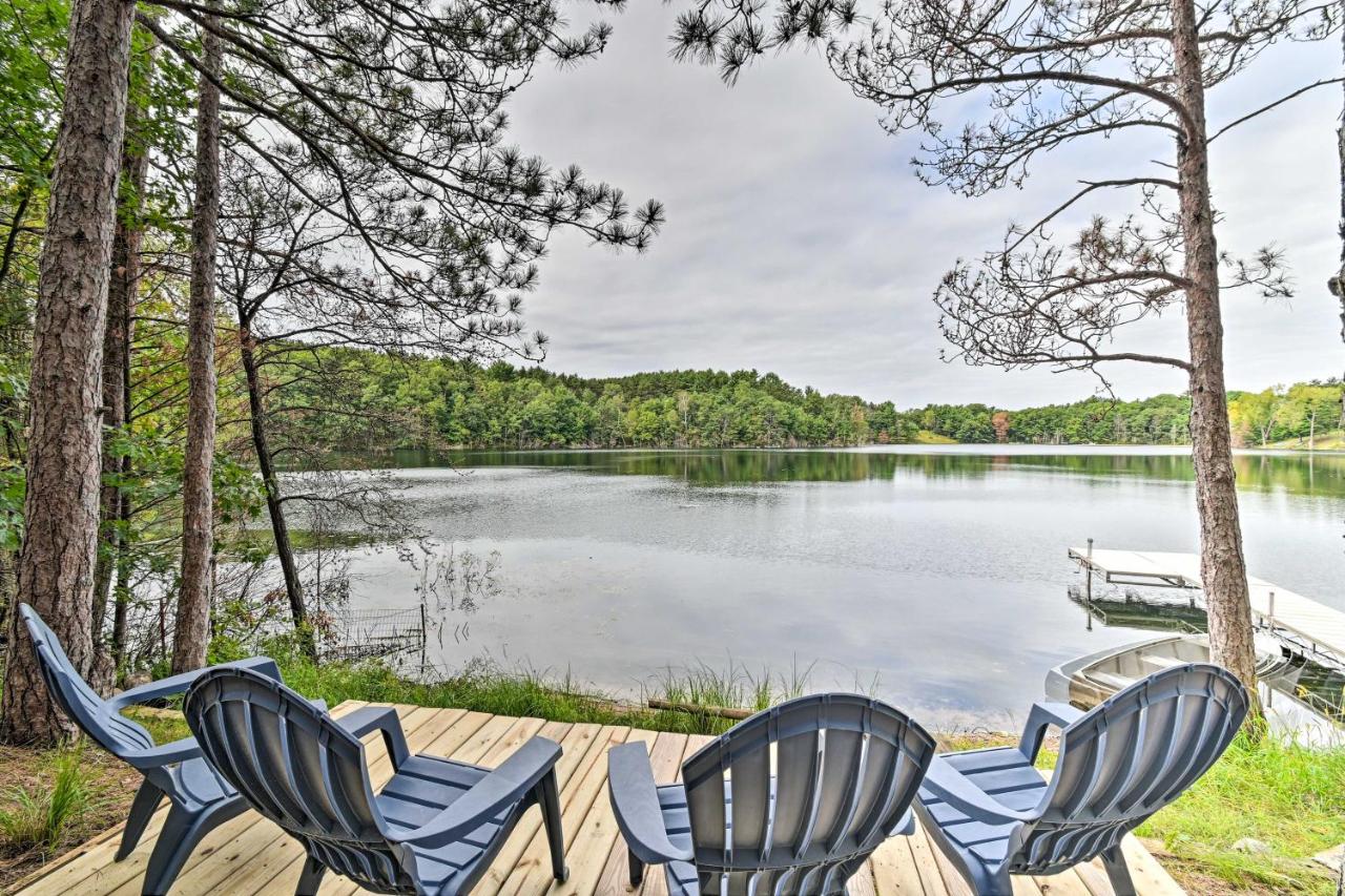 Quiet Retreat on Lake with Kayaks, Boats and Bikes! - B&B
