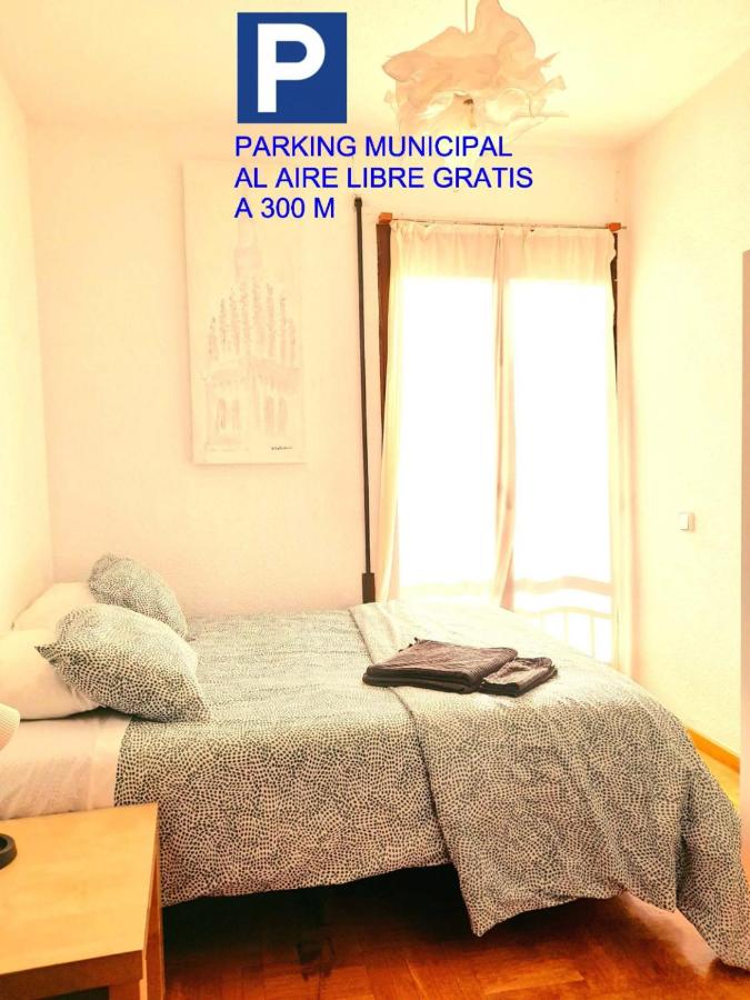 NO FIESTAS, 5 DORMITORIOS Solo familias, parejas o trabajo PARKING Público Gratis a 300m - Bed and Breakfast