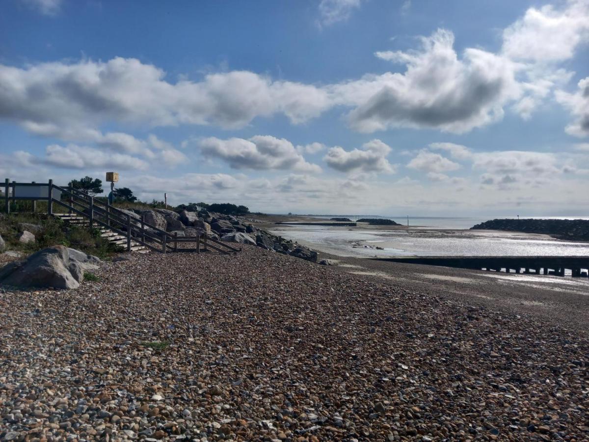 Remarkable Seaside Apartment - Sleeps 4 - B&B