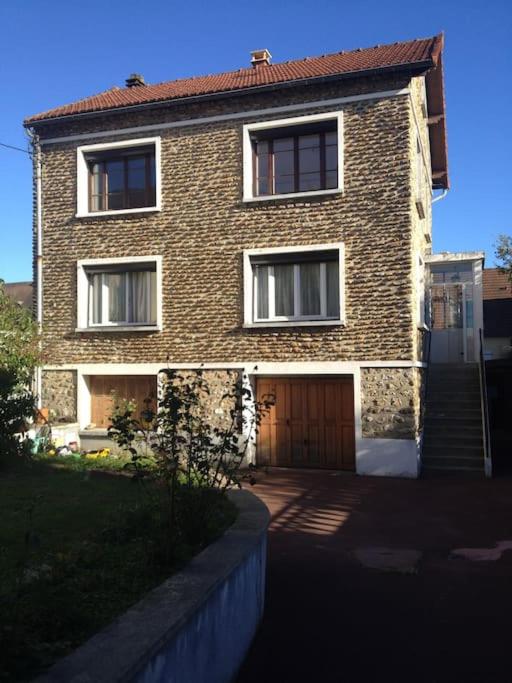 B&B Viry-Châtillon - appartement de 50m2 grand et spacieux avec jardin - Bed and Breakfast Viry-Châtillon