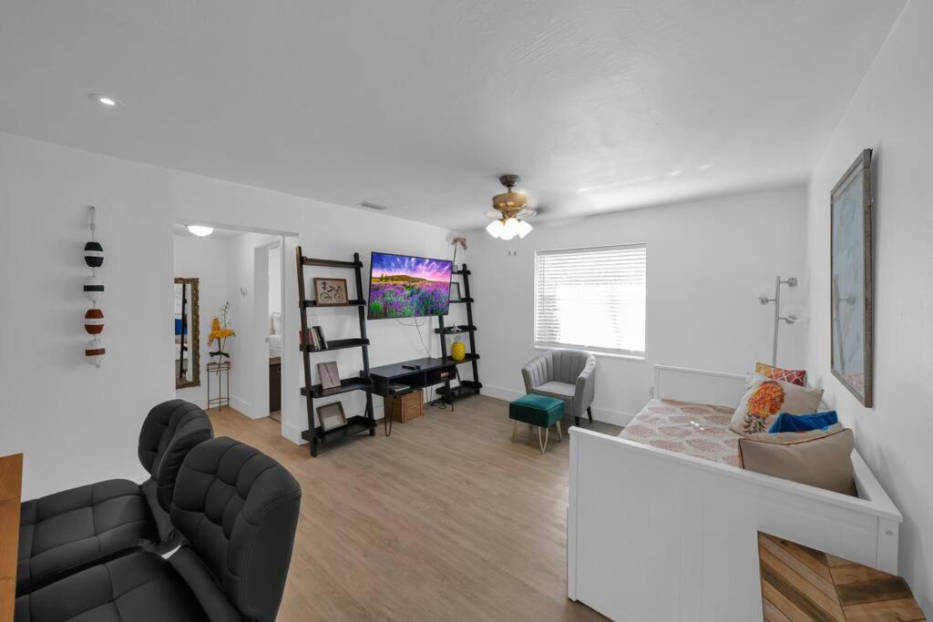Biscayne Shore #2 - 3 2 - Charming and Tropical - B&B Miami