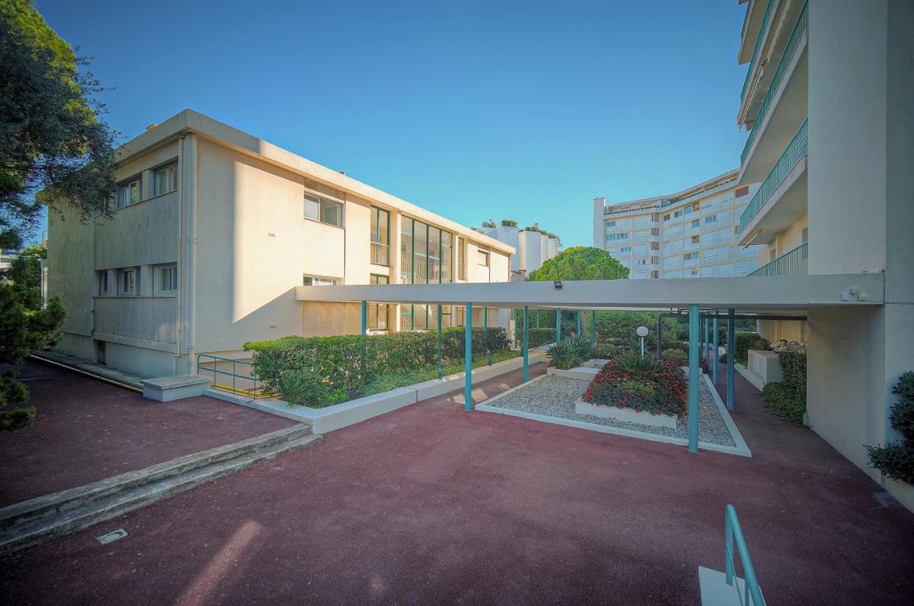 Jul - Studette - Croisette - VCA - B&B