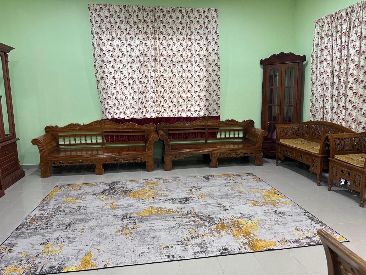 Homestay Pantai Batu Hitam Kuantan No14 - B&B Kuantan