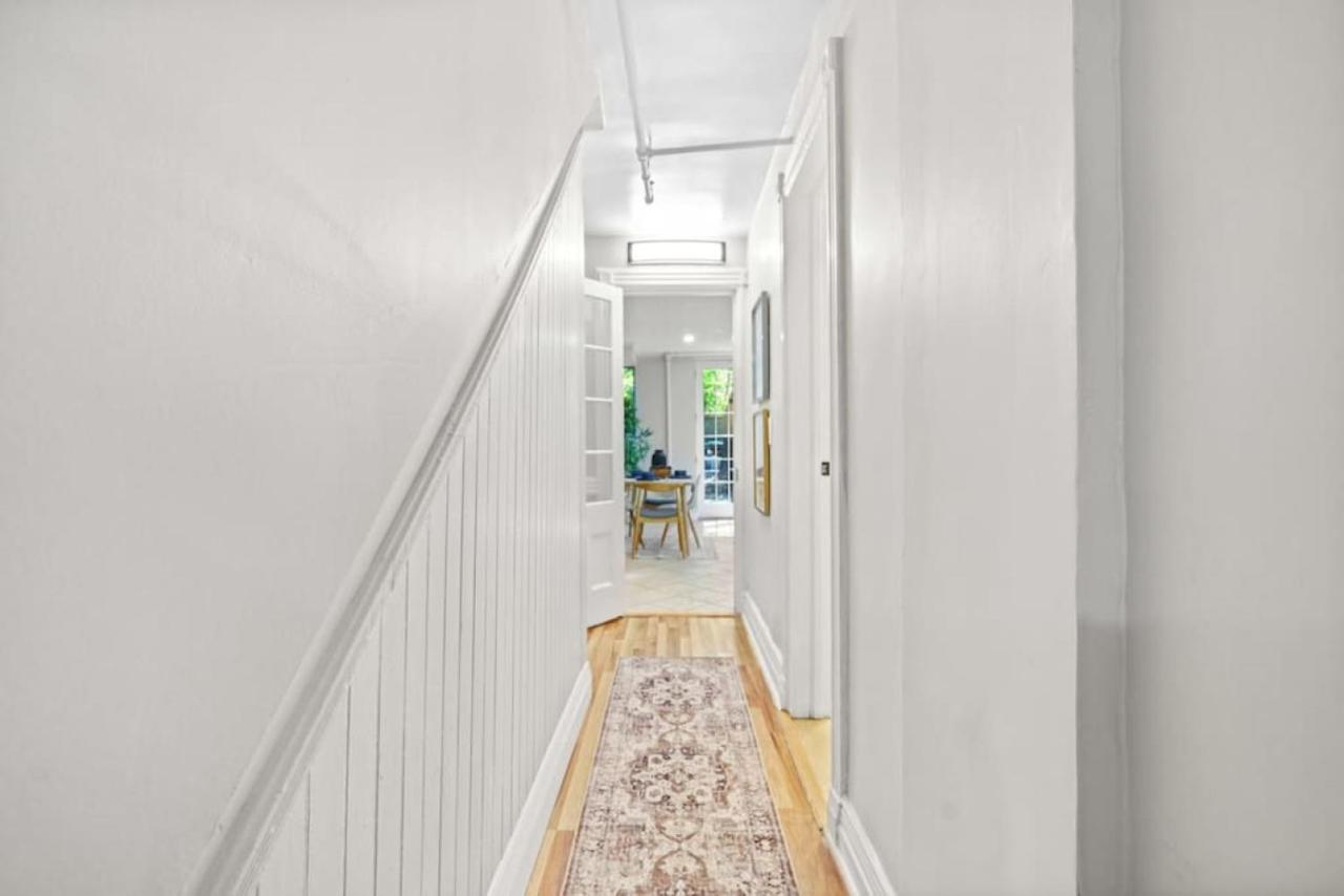 Newly Renovated 2BR w Rare Private Backyard and BBQ - Ferienwohnung