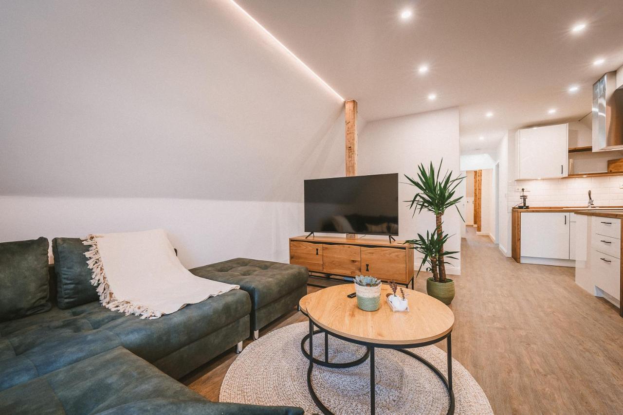 Sadebo Apartments 1 bis 16 Gäste in 3 Apartments - B&B Lübeck