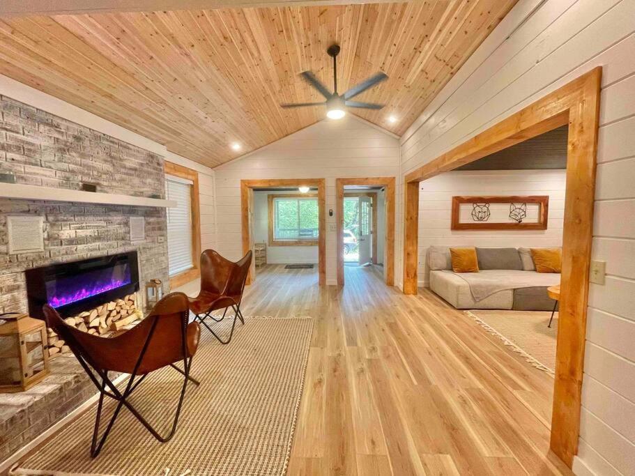 B&B Sevierville - Hot tub/3Bedrooms/Fire place/Renovated - Bed and Breakfast Sevierville