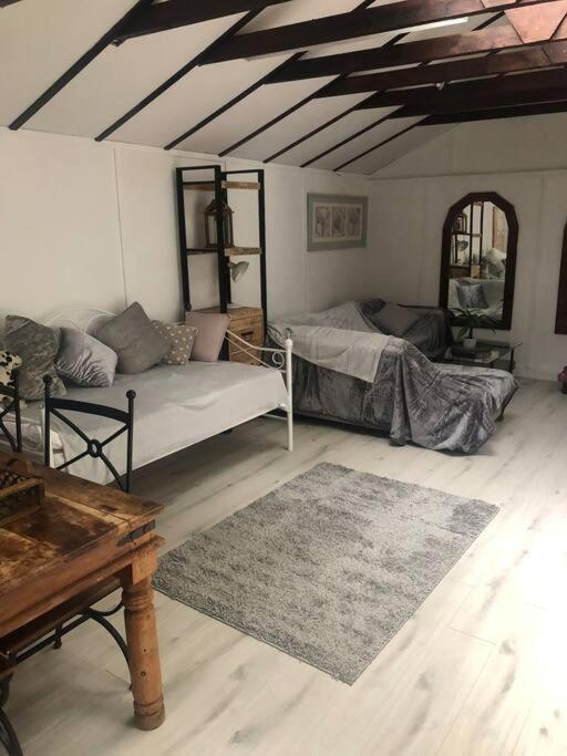 B&B St. Albans - Huge Peaceful beamed Sanctuary ! - Bed and Breakfast St. Albans