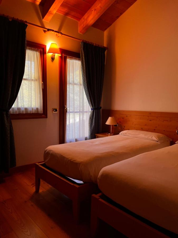 Doppel- oder Zweibettzimmer