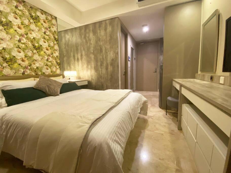 Studio Apartment @Gold Coast Pantai Indah Kapuk - B&B