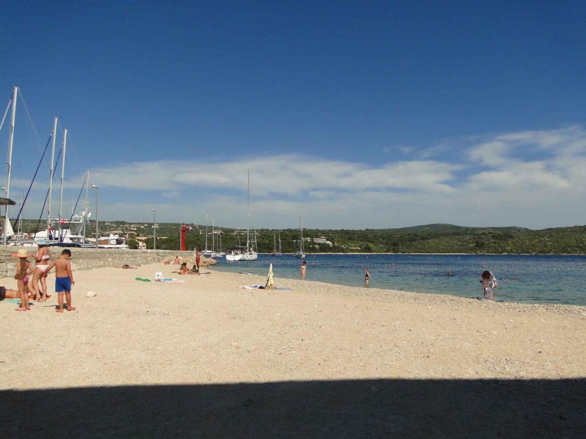 Apartment in Primosten - Sibenik Riviera 35564 - Chambres d’hôtes Primošten