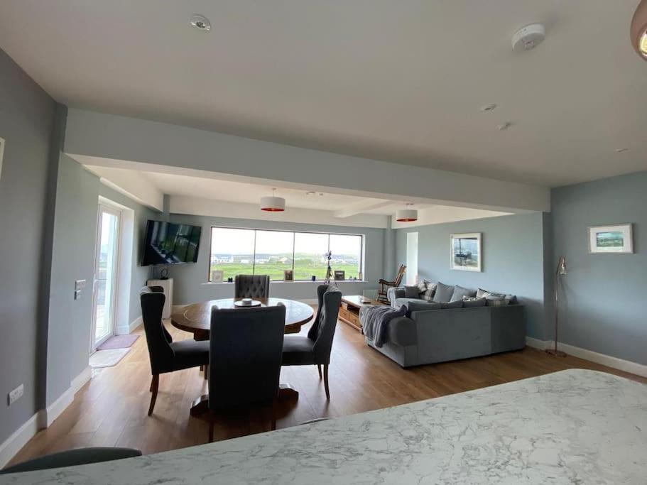 B&B Killeany - Inis Mor, Aran Islands Luxury 5 bedroom with Seaviews - Bed and Breakfast Killeany