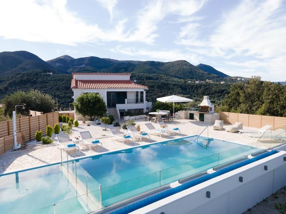 Family Villa Portes with panoramic view! - B&B