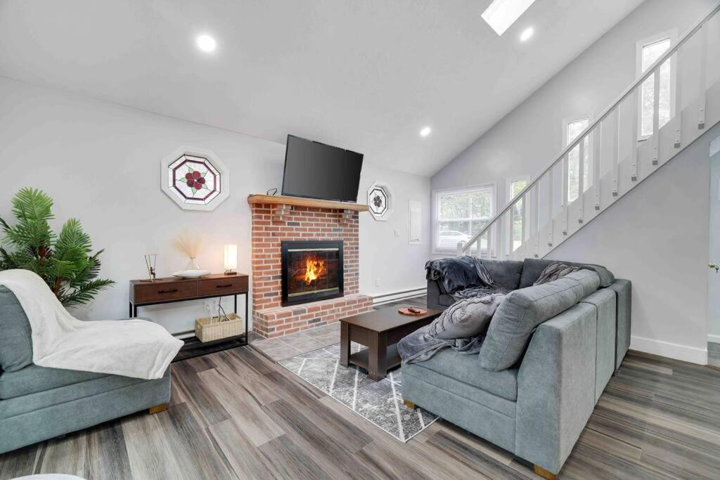 Cozy, Spacious House *New*InTheCommunity+Fire Pit - Ferienwohnung Tobyhanna