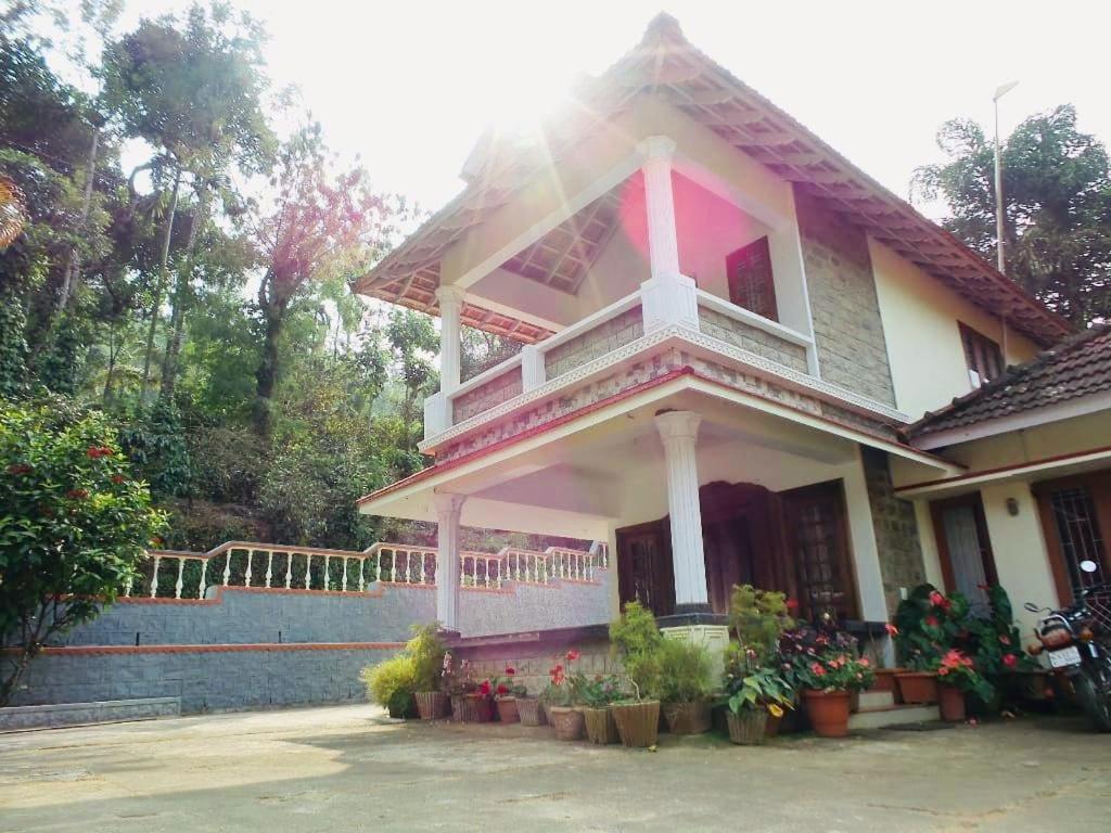 B&B Suntikoppa - Divine Gift Coorg Homestay - Bed and Breakfast Suntikoppa