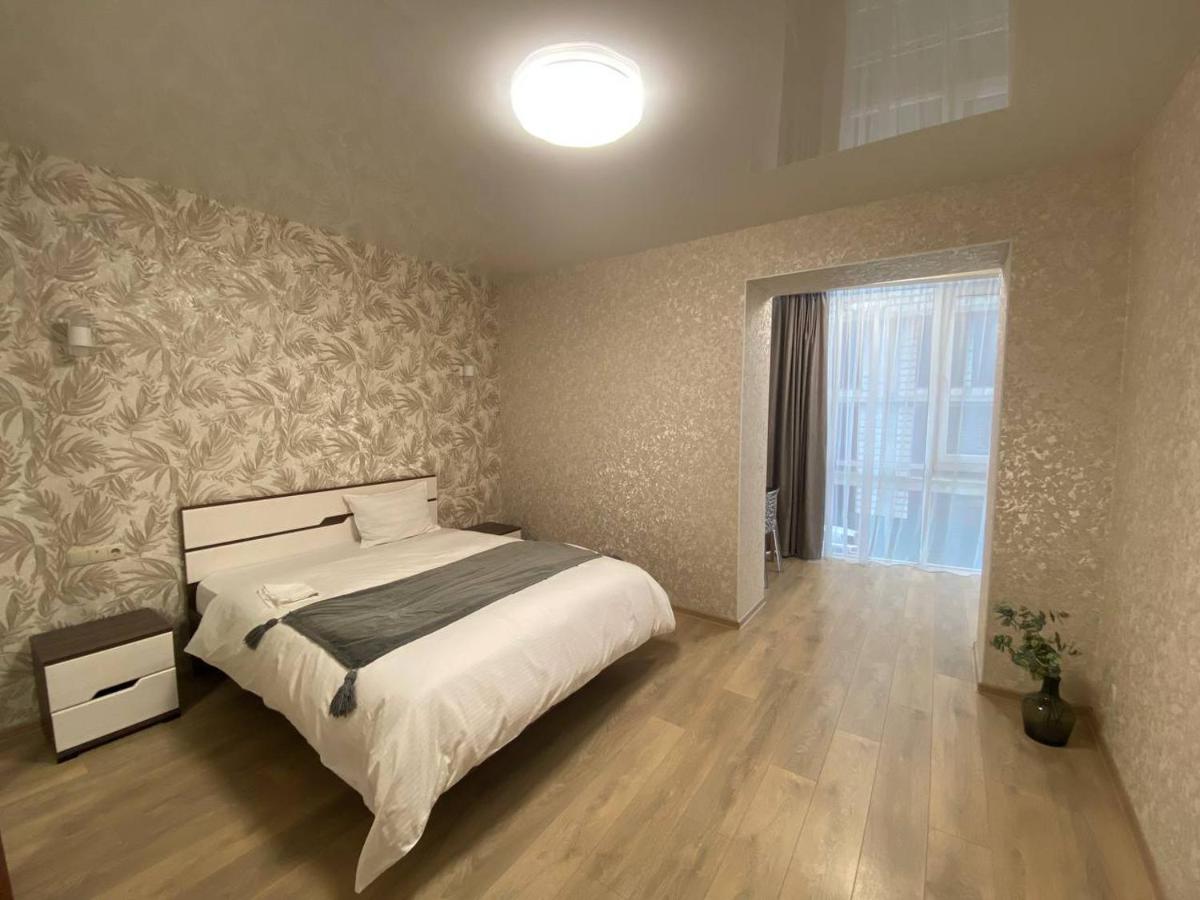 B&B Chernivtsi - Atlant luxury Big Family Perlina Apart on Golovna з двома санвузлами поряд з ТЦ Депот - Bed and Breakfast Chernivtsi