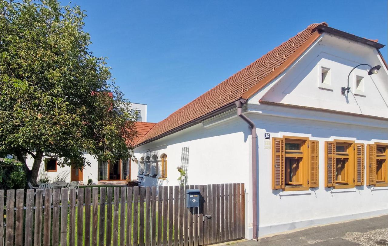 B&B Oberwart - Cozy Home With Fireplace - Bed and Breakfast Oberwart