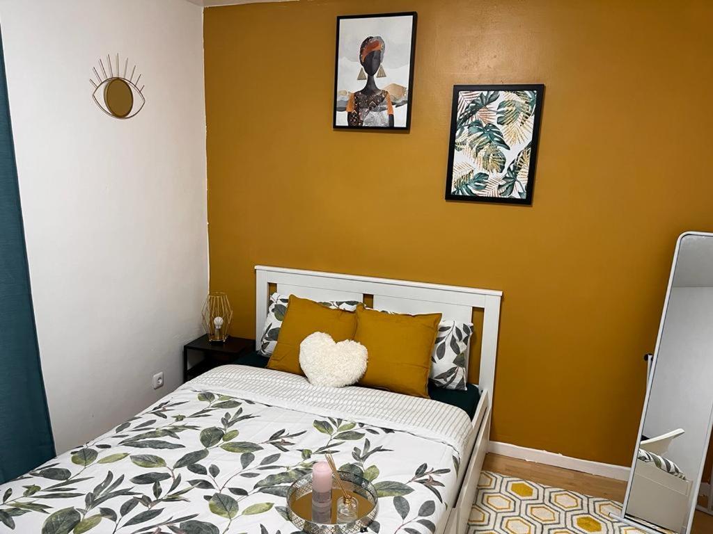 2 Adjoining Double Rooms