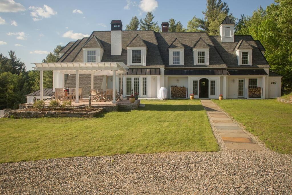 Adams Hill House Retreat - Artist-Architect's Estate, Newfane Vermont - B&B Newfane