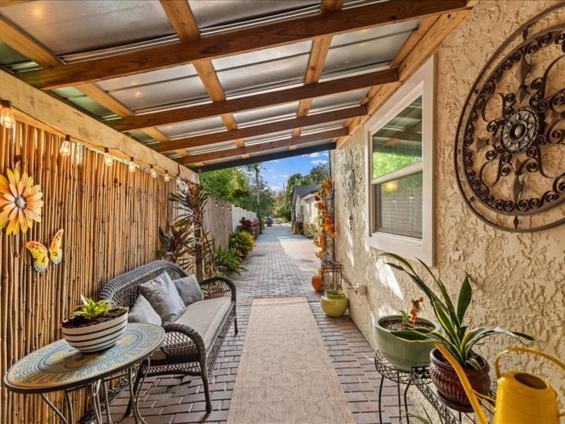 College Park-Orlando 5Star Villa Oasis - Home Away From Home - QUIET Neighborhood-PRIVATE Botanical Courtyard - mins from EOLA,DT, Winter Park - Free Parking & EV Plug In - Ferienwohnung