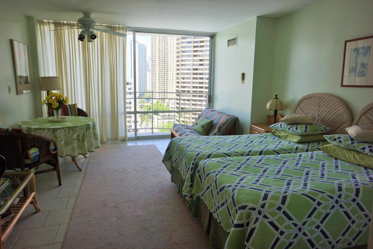 B&B Honolulu - Waikiki Studio at Ilikai Marina - great apartment by the beach - see low end price! - Bed and Breakfast Honolulu