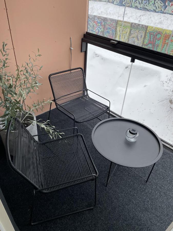 High-ceilinged apartment with balcony - B&B Tampere