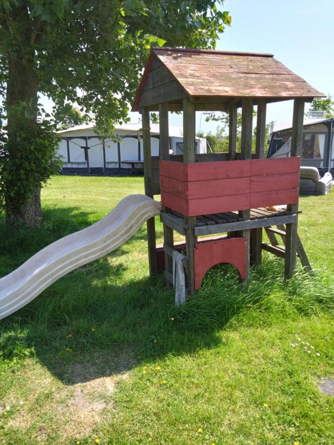 Chalet Weizicht op minicamping Hoogelande - Bed and Breakfast Grijpskerke