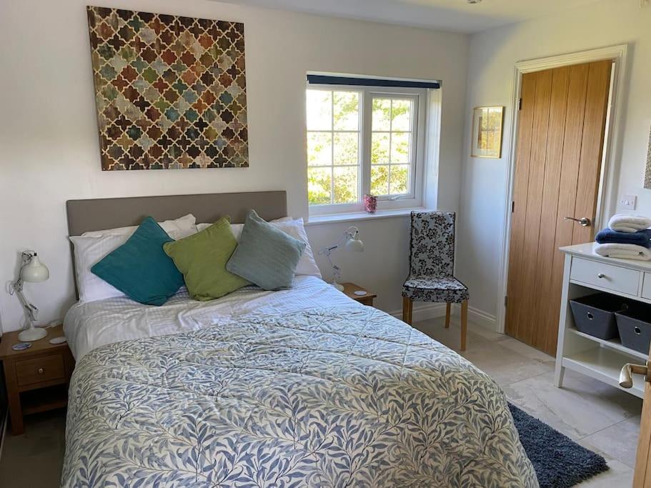B&B Holyhead - Bijou flat for two in rural Anglesey. - Bed and Breakfast Holyhead